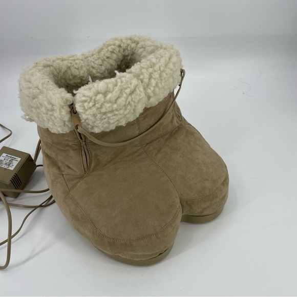 Brookstone Foot Vibrating Massager & Warmer Heated Soft Boot Shoes BST-003A 1999 - Picture 1 of 16